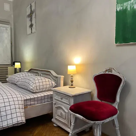 Loft-style On Virmenska Str 公寓