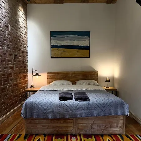 Loft-style On Virmenska Str Apartman *