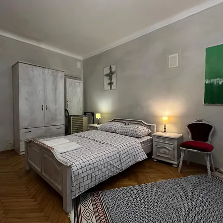 Loft-style On Virmenska Str 利沃夫